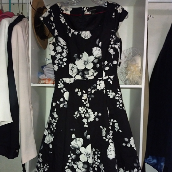 WHBM Floral Retro Dress - Picture 3 of 7
